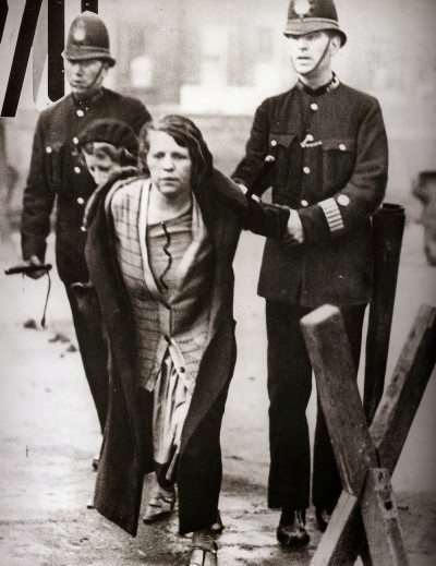 kadınların direniş öyküsü suffragette filmi polis
