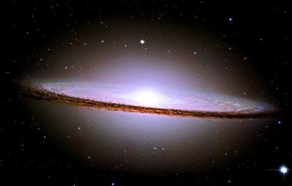Galaksi Sombrero hubble uzay