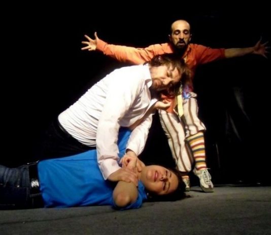 Bir yastık İle hayat ve tiyatro üzerine söyleşi