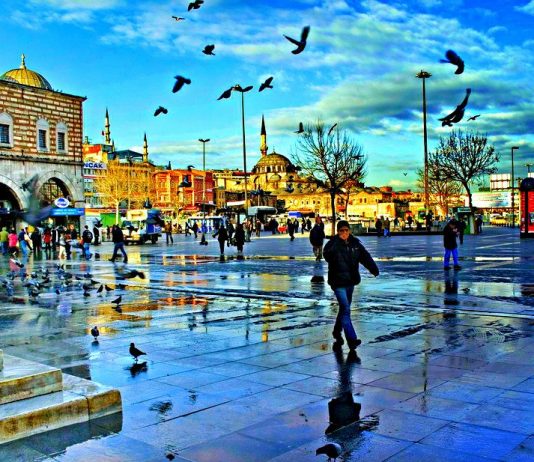 Mısır Çarşısı: Baharat ve tarih kokan bir çarşı