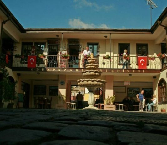 Mürekkep ve Kamışın Aşkı: Hat Sanatı