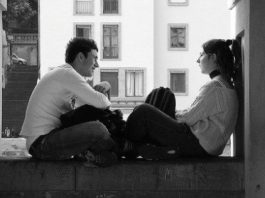 Sevda garip bir şeydir. Yani vazgeçmeyi becerebilmektir.