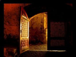 İnsan, bu hayatta var olmanın tüm sorumluluğunu alarak, samimiyetle kalbin kapısını çalmalı ve cesaretle içeri adım atmalıdır.