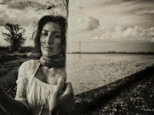 Üçüncü sınıf yazarlar kahvehanesindeki topuk sesleri