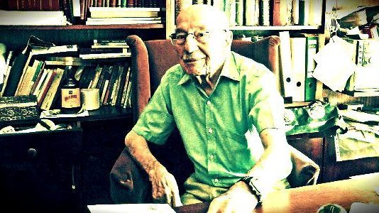 1917 doğumlu, "asırlık bir çınar" Cahit Kayra, yorulmadan üretmeye devam ediyor... Son eseri Marjinal Siyaset Teorileri kitapçılarda!