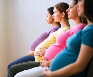doğum terapisi genç annelik hamile gebe