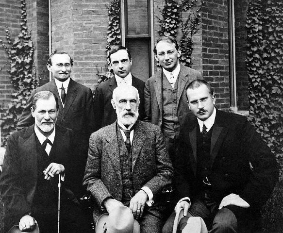 A.A. Brill, Ernest Jones, Sandor Ferenczi, Sigmund Freud, G. Stanley Hall, Carl G. Jung -Clark Üniversitesi'nde-