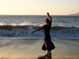 hareket deniz sahil kumsal kadın hareket