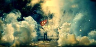 kutuplaşma politikası gezi parkı türk bayrağı