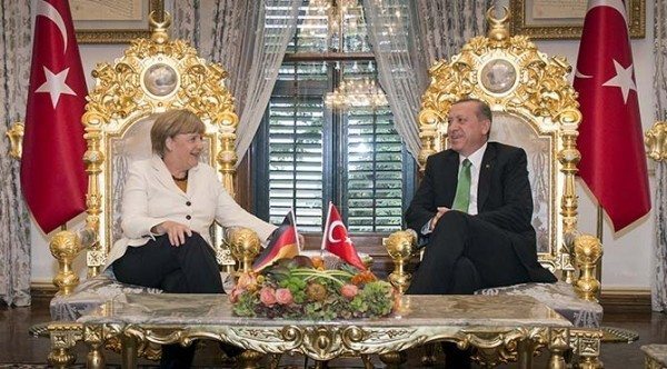 erdoğan merkel altın varaklı koltuk gelecek kaygısı