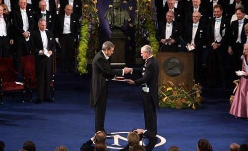 Kral Gustaf orhan pamuk Nobel diploması, madalyası nobel ödülü