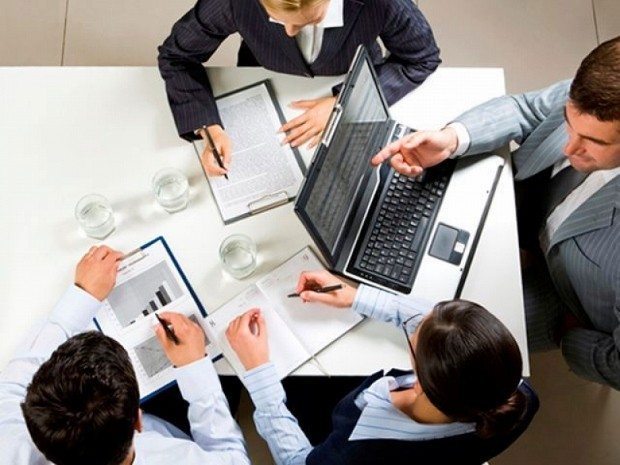 kriz yönetimi kriz masası kaos toplantı iş şirket firma çalışan personel yönetici tavsiyeler