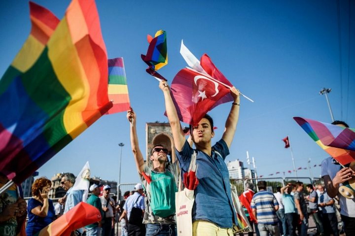 türkiye eşcinsel olmak nefret suçları lgbti gay lezbiyen biseksüel travesti trans