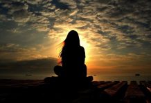 Ayaklarımın altına serilen cennetimi arıyorum