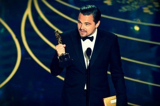 23 yıldır Oscar bekleyen Leonardo DiCaprio, The Revenant filmindeki rolüyle 88. Akademi Ödülleri'ne En İyi Erkek Oyuncu Oscar'ını aldı.