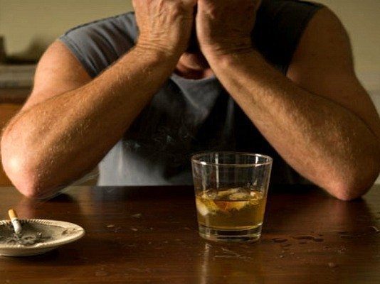 Sağlıklı yaşam için alkol ve sigarayı hayatınızdan çıkarın