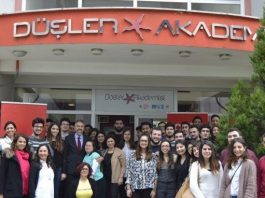 vodafone düşler akademisi geleceğin liderleri gençler