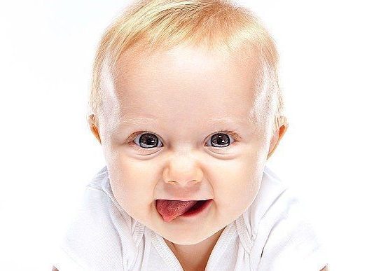 Anne babalar farkında olmadan yaptıkları hatalı davranışlarla çocuğu aksi yönde etkileyebiliyorlar. Çocuğu uyarı yöntemi çok önemli.