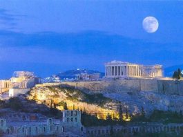 Atina: Aynada kendi yansımamıza bakar gibi