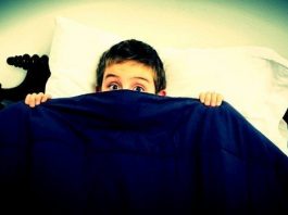 Bebeklikten ergenliğe yaşanan çocukluk korkuları nelerdir? Anne babalar, çocukların korkularını azaltmaya çalışırken ne gibi hatalar yapıyor?