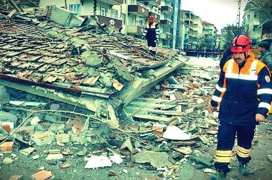 İMSAD Başkanı F. Fethi Hinginar deprem haftası kapsamında yaptığı açıklamada, "Binaları deprem değil, denetim eksikliği yıkıyor dedi.