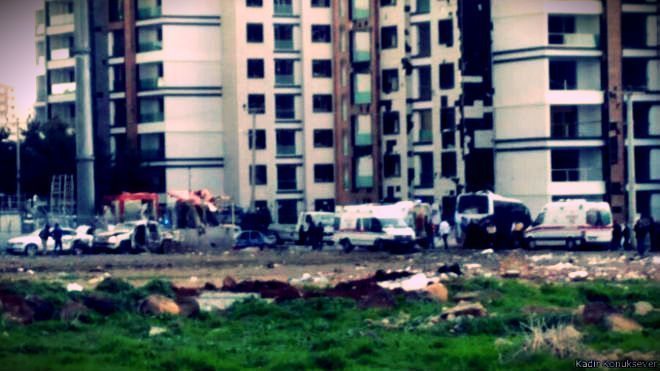 Diyarbakır'da polis aracına bombalı saldırı: 4 şehit 18 yaralı