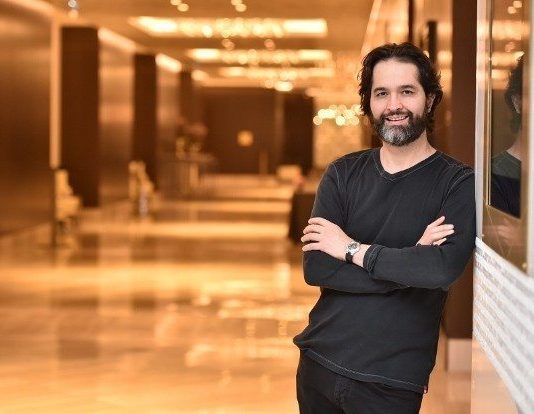 Ünlü estetik cerrah Mauricio de Maio Hollywood'un estetik cerrahından genç ve güzel görünmenin sırları