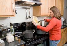 Kadınlar ev kazalarına dikkat! Yanık vakaları ilk sırada Ev kazalarına en çok kadınlar maruz kalıyor. Acil Servislere gelen başvuranların yüzde 25'i ev kazalarından kaynaklanıyor.