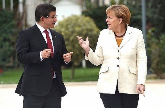 Bademlerin işi pazarlık ya, şimdi de AB ile pazarlık yaptılar. Geri kabul anlaşmasıyla Avrupa'daki Suriyeli göçmenleri Türkiye geri alacak.