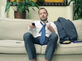 Hangi siyasi parti mensubu olursan ol, gerçeğin peşinde koş. Kendi fikrin, en önemlisi ahlakın olsun. Küfrünle değil, fikrinle yen beni!