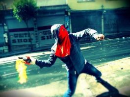 Sürekli yeni bir kriz, cinayetler, önüne geçilemeyen terör, uluslararası savaş eşiğine gelen kaos, kutuplaşmalar... Türkiye'de kaos neden hiç bitmez?