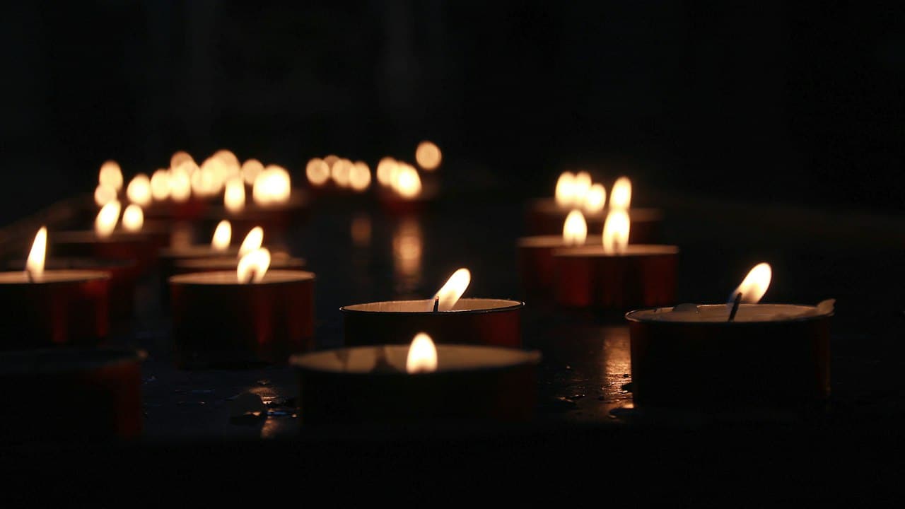 Yanan tealight mumlar
