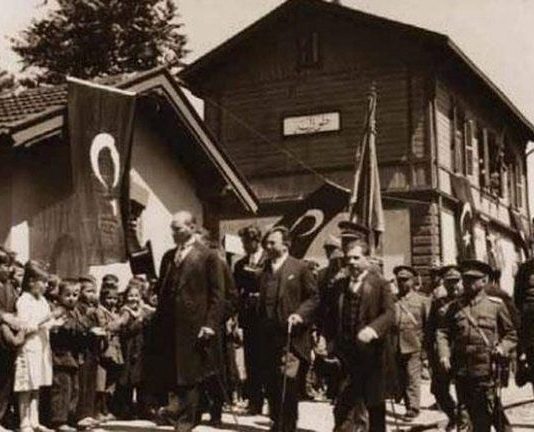 23 Nisan: Sevinin küçükler Övünün büyükler