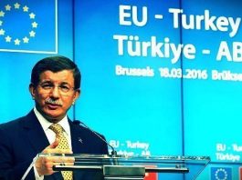 Başbakan Davutoğlu AB'nin Türk vatandaşlarına Haziran'a kadar vizesiz seyahat getirilmezse Türkiye'nin taahhütlere uymayacağını söyledi.