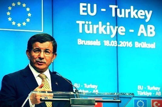 Başbakan Davutoğlu AB'nin Türk vatandaşlarına Haziran'a kadar vizesiz seyahat getirilmezse Türkiye'nin taahhütlere uymayacağını söyledi.
