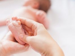 Bebek masajı bedensel ve zihinsel gelişimi olumlu etkiliyor. Bebeklere uygulanan jimnastiğin bilinmeyen faydaları neler?