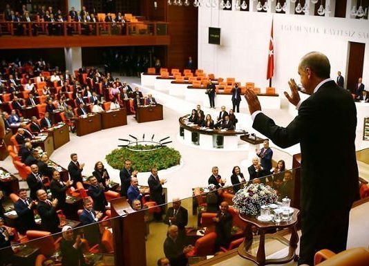 Dokunulmazlık kaldırılırsa ne olur? Milletvekilleri nasıl yargılanır? Suçlu bulunurlarsa nasıl hüküm giyerler? Tekrar seçilmeleri mümkün mü?