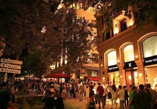 fashions night out nişantaşı louis vuitton mağaza lüks tüketim