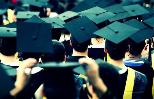 Üniversite mezunlarının maaş beklentisi 2 bin TL'yi geçmiyor