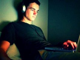 Teknoloji, Z Kuşağı gençlerin yaşam biçimi haline geldi. Ancak çok az kişi teknolojiyi hayatında olması gerektiği gibi kullanabiliyor.