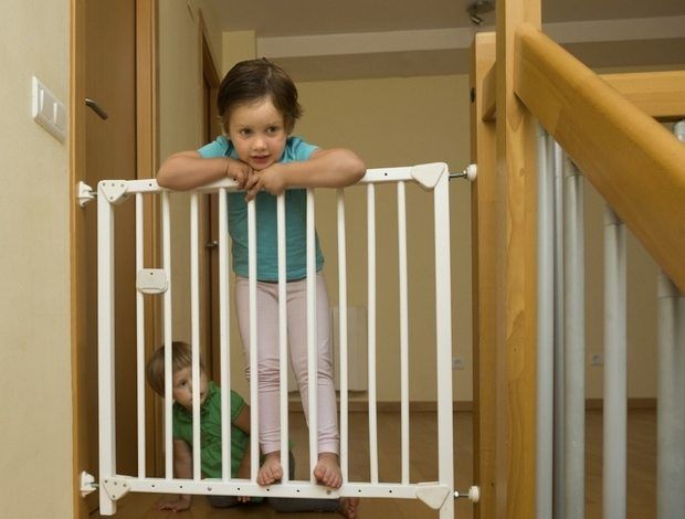 Balkon, merdiven ve pencereler çocuklar için nasıl güvenli olur?