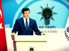 Davutoğlu yaptığı konuşmada Ak Parti'nin 22 Mayıs'ta olağanüstü kongreye gideceğini, kendisinin aday olmayacağını açıkladı.