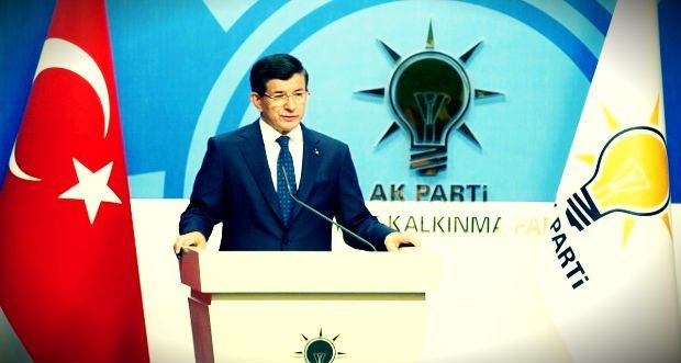 Davutoğlu yaptığı konuşmada Ak Parti'nin 22 Mayıs'ta olağanüstü kongreye gideceğini, kendisinin aday olmayacağını açıkladı.