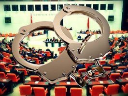 Milletvekili yasama dokunulmazlığının kaldırılmasına yönelik anayasa değişikliği 376 oyla kabul edildi. Bu sonuçla referandum olmayacak.