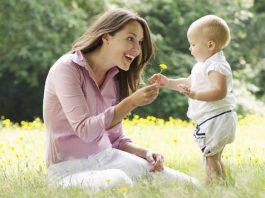 Mutlu çocuk yetiştirmek için çocuklarla sohbet edilmesi ve nasıl olduklarının sorulması gerekiyor. Sizi şaşırttıklarını göreceksiniz...