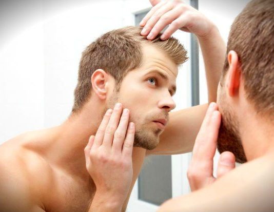 Saç ekimi günümüzde ilerleyen teknolojiyle erkeklerde çok sık tercih ediliyor. Saç ekiminde FUE ve FUT yöntemleri arasındaki farklar neler?