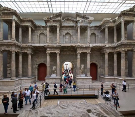 Bergama Müzesindeki Milet Güney Agora Kapısı