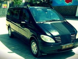 Almanya'yı protesto için makam aracını örtüyle kapattı