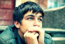 Ergenlik dönemi belirtileri neler? Ergenlik dönemi kız ve erkek çocukları nasıl etkiliyor? Erken ergenlik nedir? Sakıncaları neler?