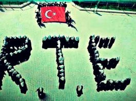 Niğde'nin Çamardı İmam Hatip Lisesi Müdürü Abdülgani Özkan, öğrencileri birleştirerek, kuşbaşı görülecek şekilde "RTE" yazdırdı.